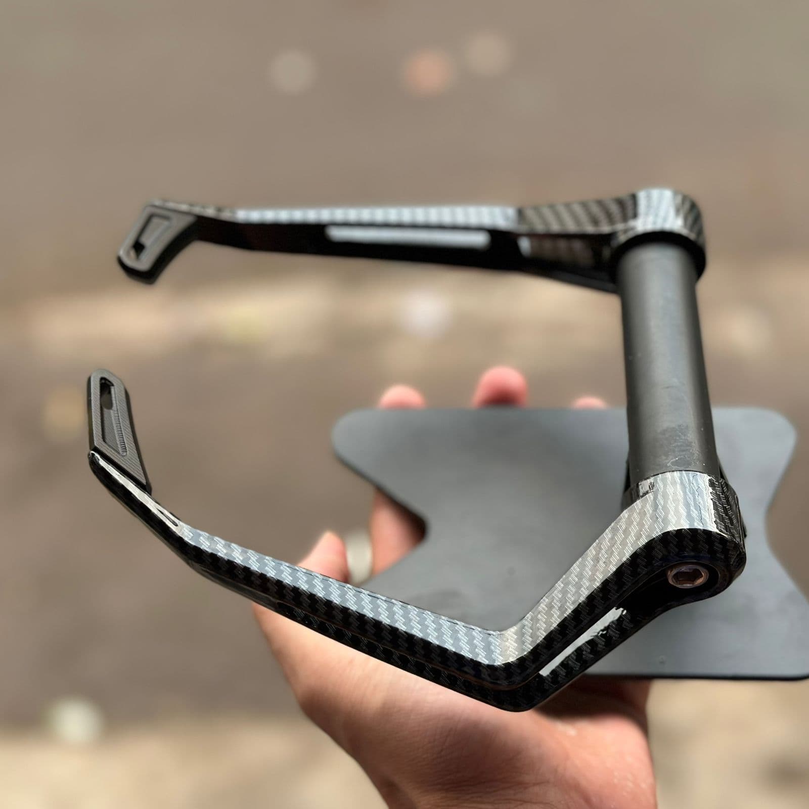 Lever Protector fauvism alpha carbon 