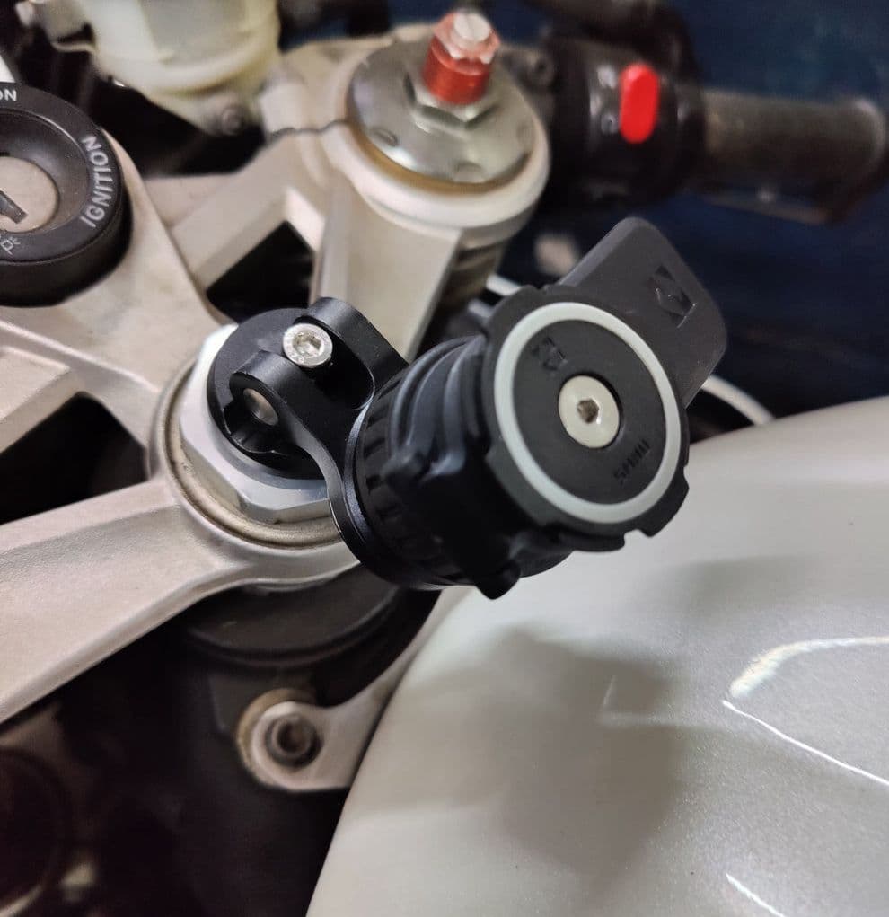 SMNU Quadlock phone holder universal fitment