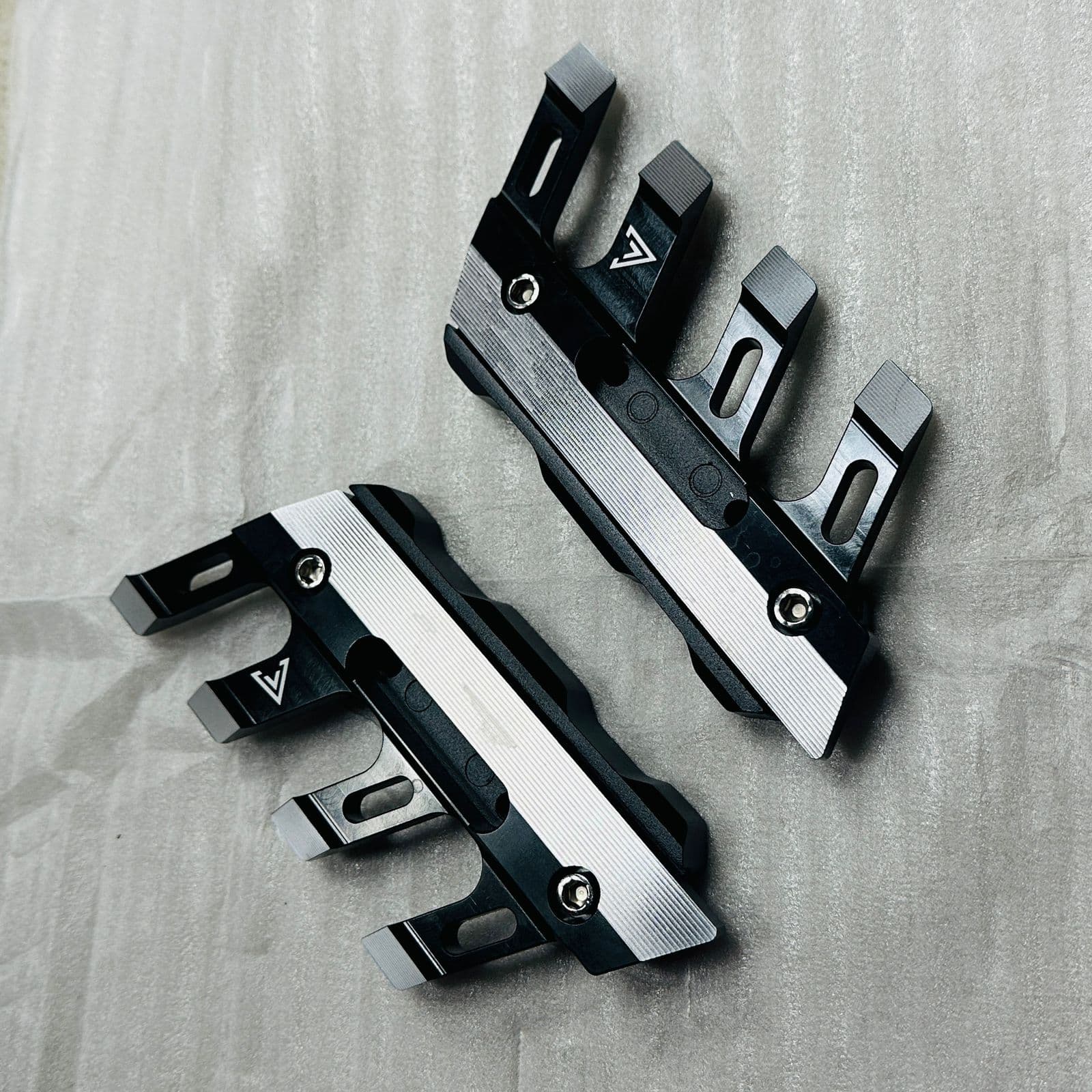 Dual colour shocker protector universal