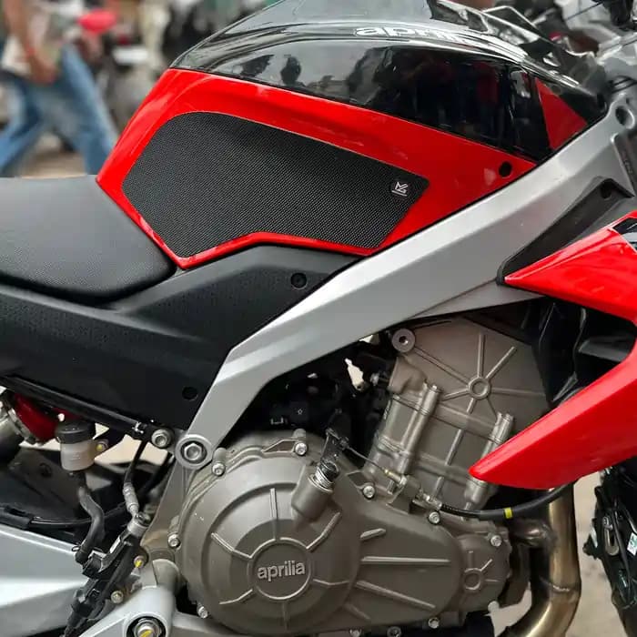 Traction Grips for Aprilia Tuono 457