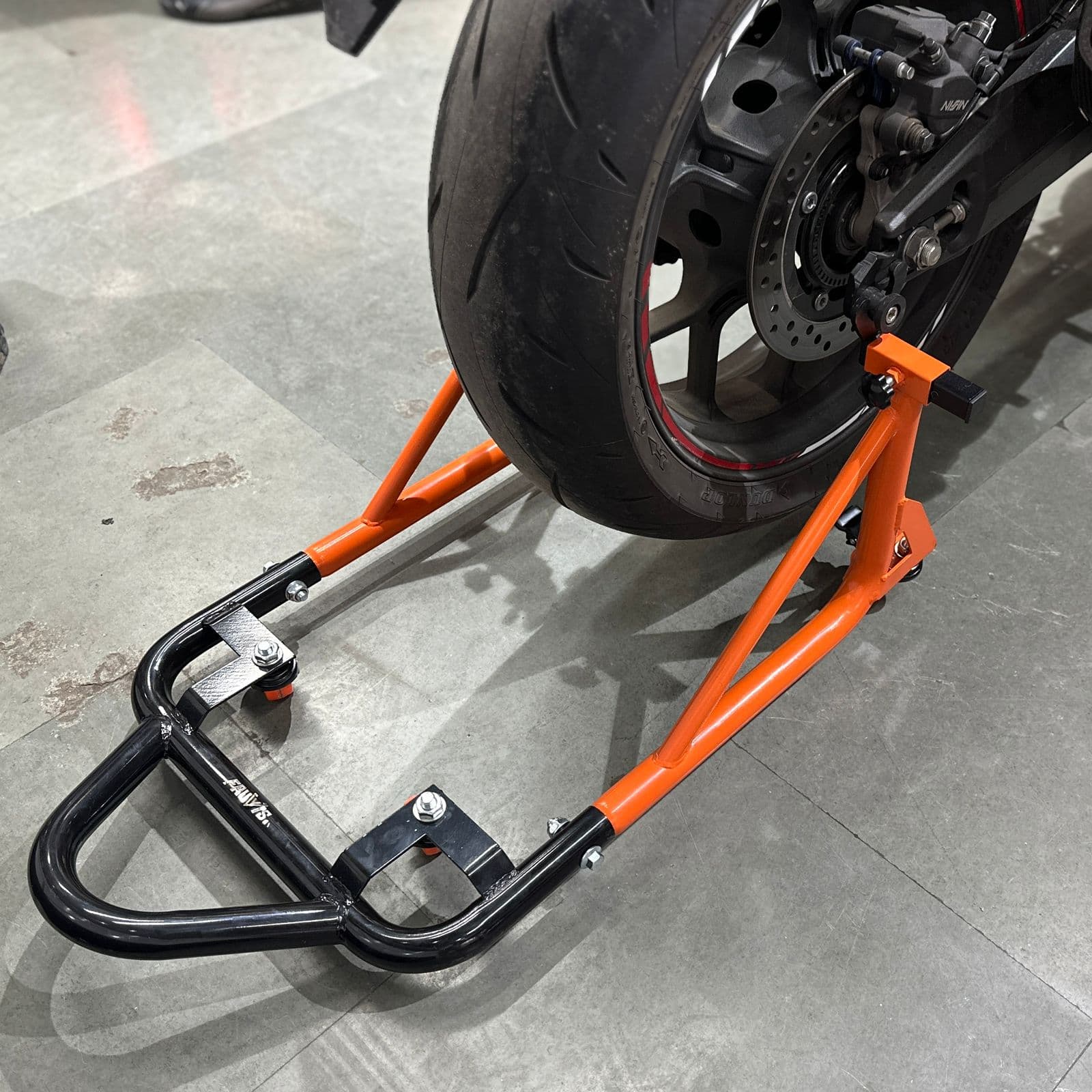 Paddock stand 360 rotatable with swingarm and spools fitment