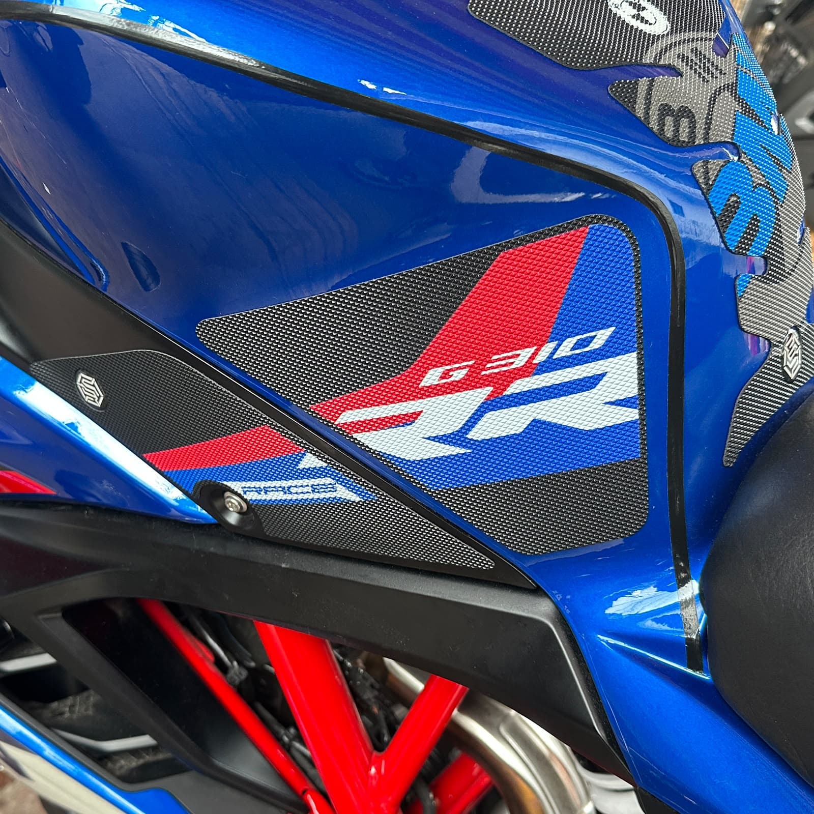 ENNORFIGO Traction Grip For Apache BMW 310 RR
