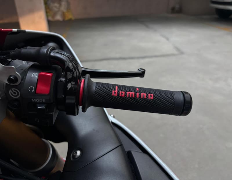 Domino Handgrip